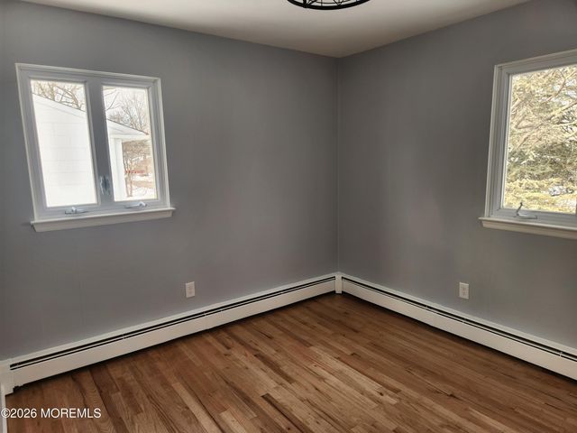 883 Roundtree Drive, Toms River, NJ 08753