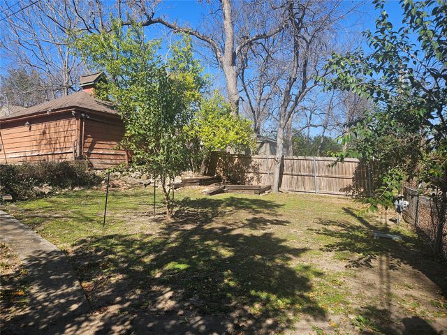 7010 Vivian Avenue, Dallas, TX 75223