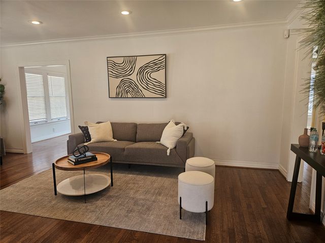 7010 Vivian Avenue, Dallas, TX 75223