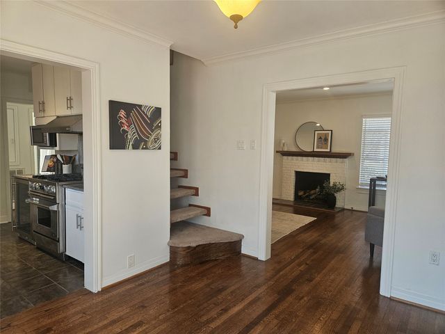 7010 Vivian Avenue, Dallas, TX 75223