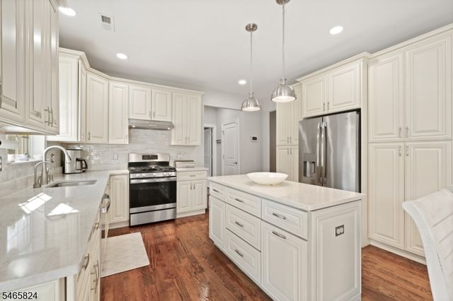 94 Princeton Ave, Rocky Hill Boro, NJ 08553