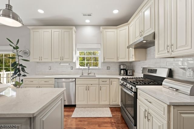 94 Princeton Ave, Rocky Hill Boro, NJ 08553
