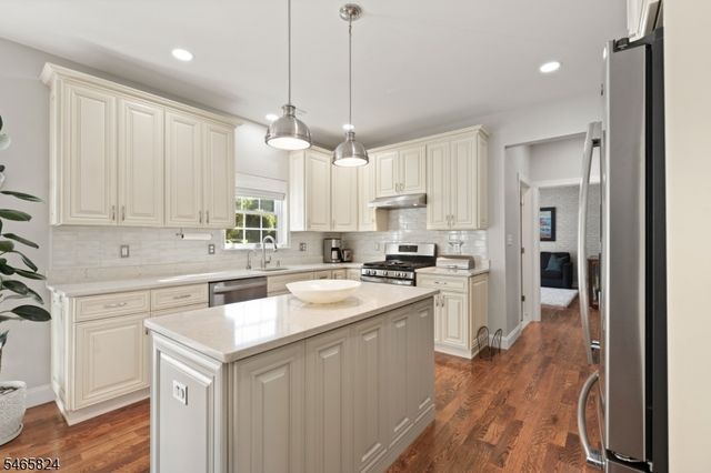 94 Princeton Ave, Rocky Hill Boro, NJ 08553