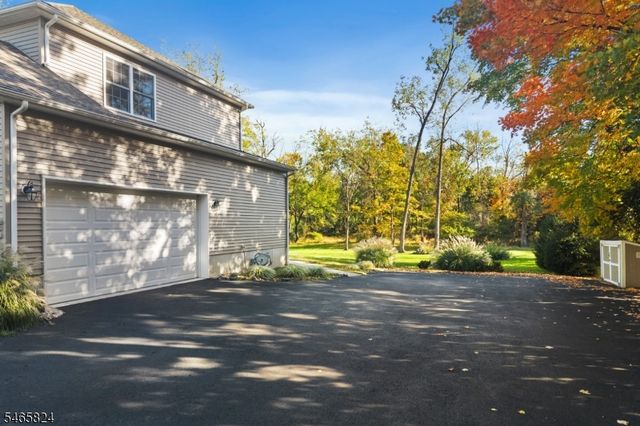 94 Princeton Ave, Rocky Hill Boro, NJ 08553
