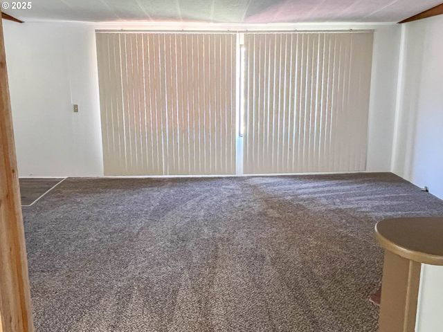 283 HAWKEYE Ln, Roseburg, OR 97471