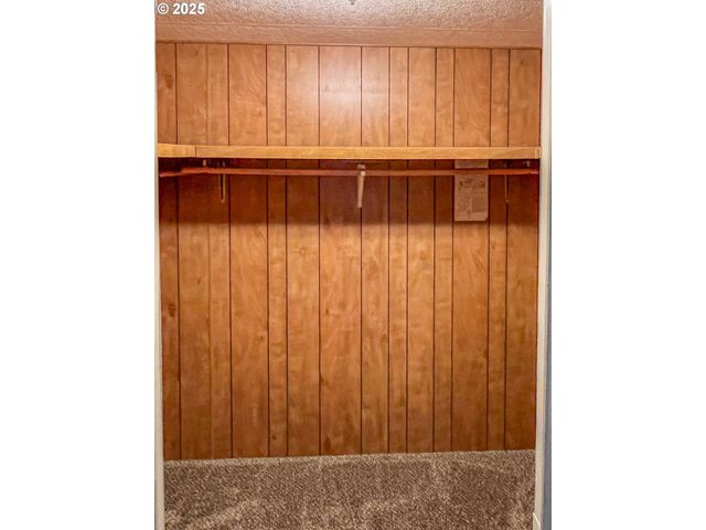 283 HAWKEYE Ln, Roseburg, OR 97471