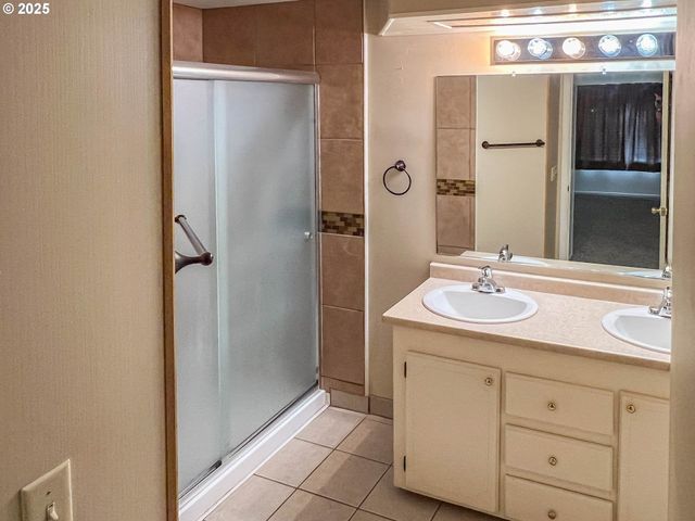 283 HAWKEYE Ln, Roseburg, OR 97471