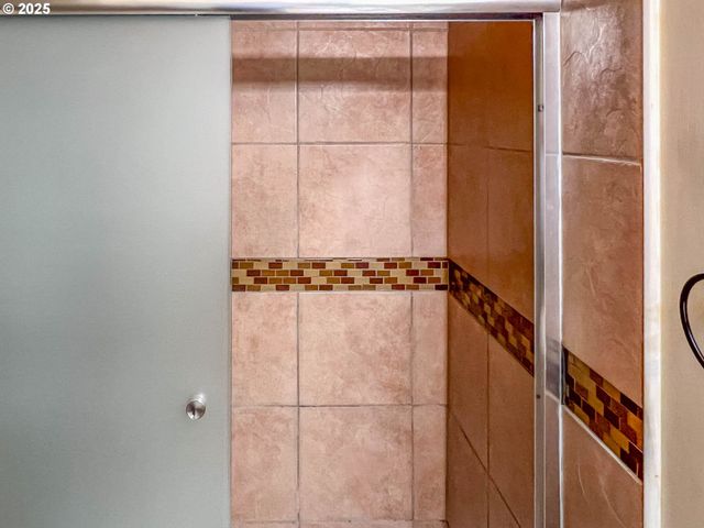 283 HAWKEYE Ln, Roseburg, OR 97471
