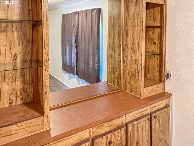 283 HAWKEYE Ln, Roseburg, OR 97471
