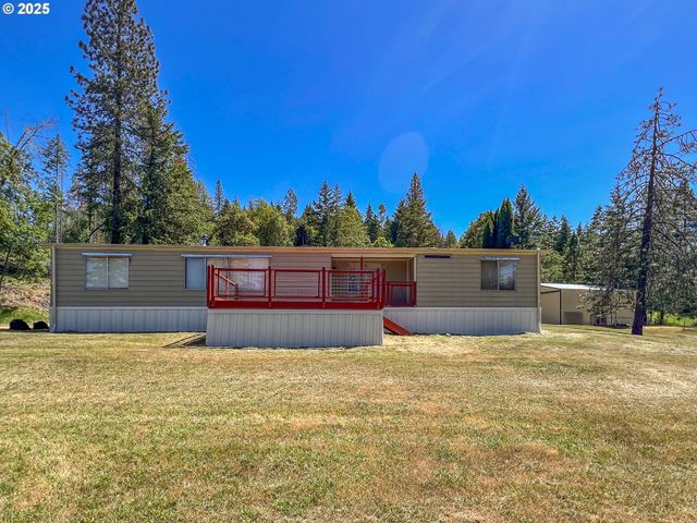 283 HAWKEYE Ln, Roseburg, OR 97471