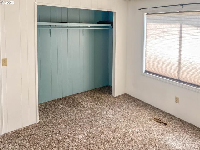 283 HAWKEYE Ln, Roseburg, OR 97471