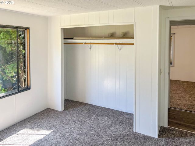 283 HAWKEYE Ln, Roseburg, OR 97471