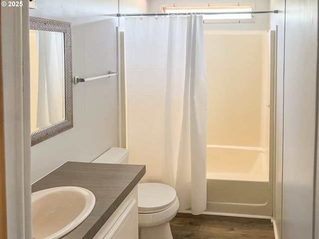 283 HAWKEYE Ln, Roseburg, OR 97471