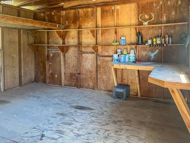 283 HAWKEYE Ln, Roseburg, OR 97471