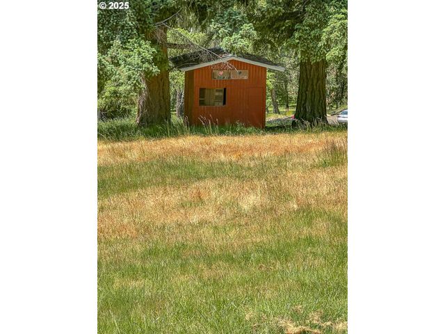283 HAWKEYE Ln, Roseburg, OR 97471