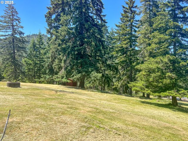 283 HAWKEYE Ln, Roseburg, OR 97471