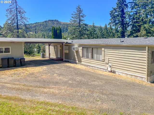 283 HAWKEYE Ln, Roseburg, OR 97471