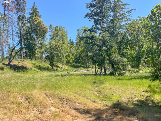 283 HAWKEYE Ln, Roseburg, OR 97471