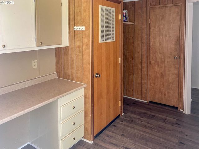 283 HAWKEYE Ln, Roseburg, OR 97471