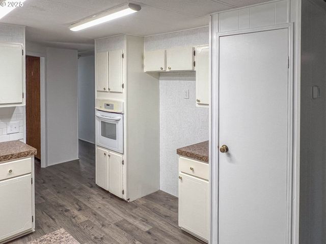 283 HAWKEYE Ln, Roseburg, OR 97471