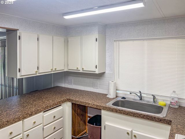 283 HAWKEYE Ln, Roseburg, OR 97471