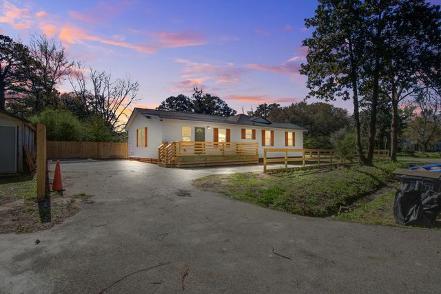 2601 Oregon Avenue, North Charleston, SC 29405