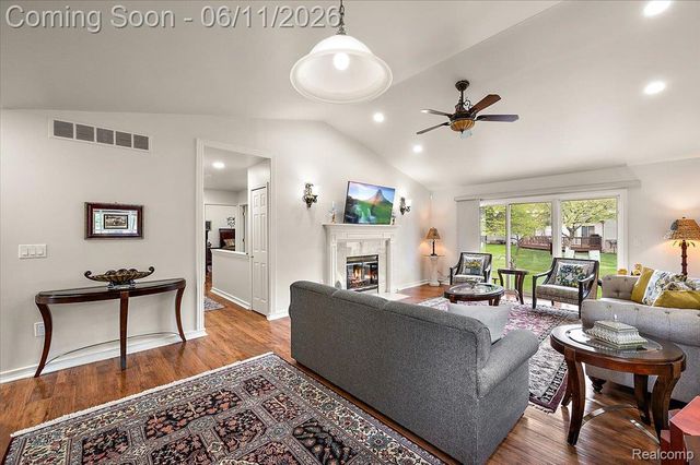 41034 Greenspire Drive, Clinton Charter Township, MI 48038