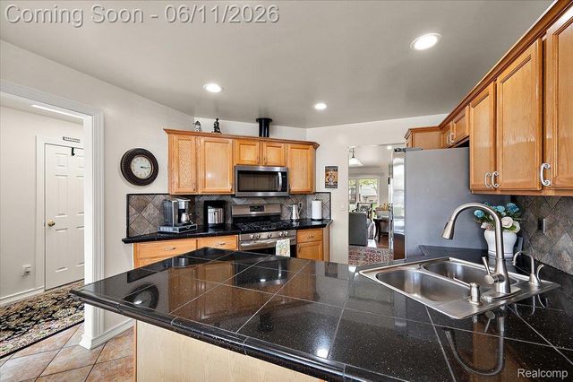 41034 Greenspire Drive, Clinton Charter Township, MI 48038