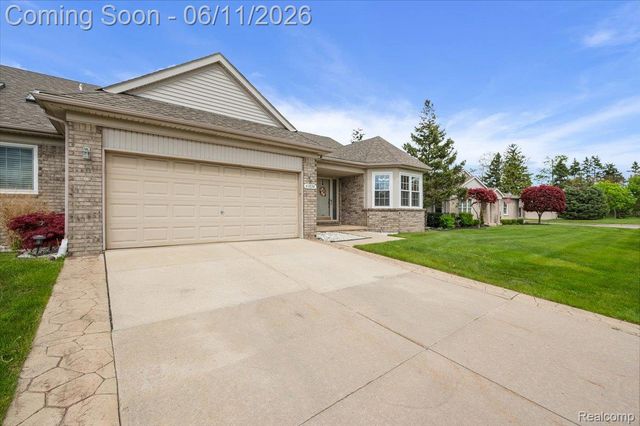 41034 Greenspire Drive, Clinton Charter Township, MI 48038