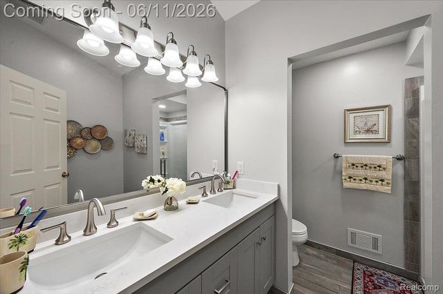 41034 Greenspire Drive, Clinton Charter Township, MI 48038