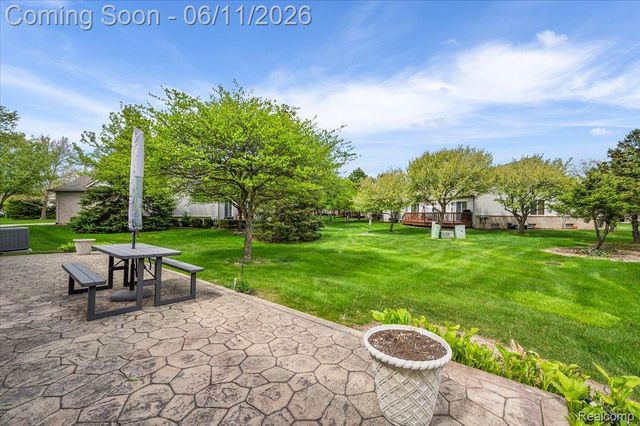 41034 Greenspire Drive, Clinton Charter Township, MI 48038