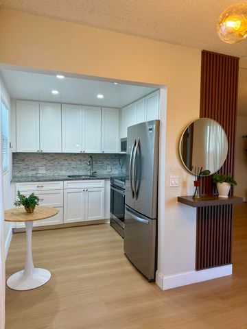 402 Brighton J J, Boca Raton, FL 33434