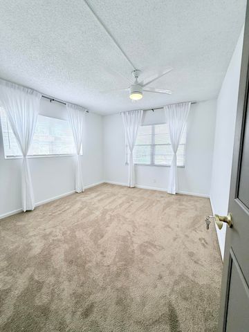 402 Brighton J J, Boca Raton, FL 33434