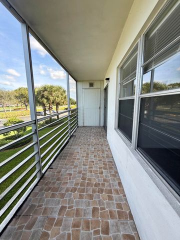 402 Brighton J J, Boca Raton, FL 33434