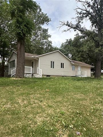 327 E 7TH Street, Maryville, MO 64468