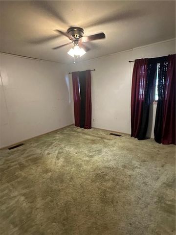 327 E 7TH Street, Maryville, MO 64468