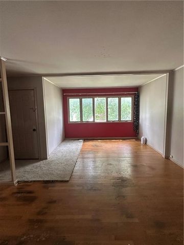 327 E 7TH Street, Maryville, MO 64468