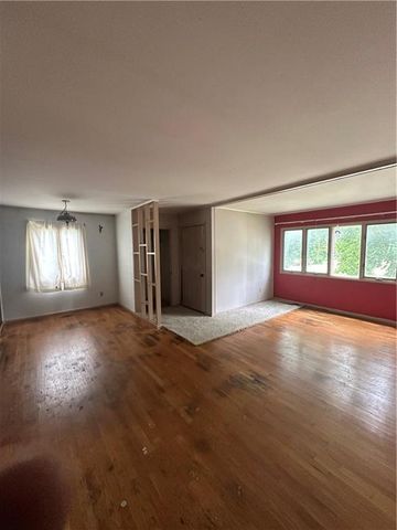 327 E 7TH Street, Maryville, MO 64468