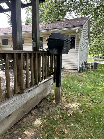 327 E 7TH Street, Maryville, MO 64468