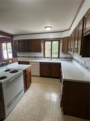 327 E 7TH Street, Maryville, MO 64468