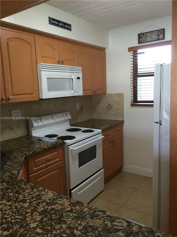 8500 NW 8TH ST 308, Miami, FL 33126