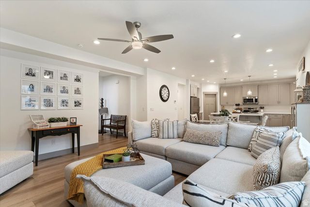 365 S MOUNTAIN RD, Fruit Heights, UT 84037