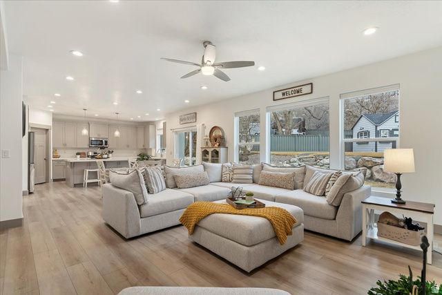 365 S MOUNTAIN RD, Fruit Heights, UT 84037