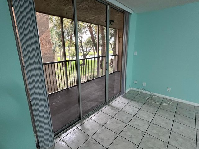 3301 NW 47th Terrace 210, Lauderdale Lakes, FL 33319