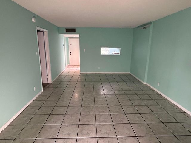 3301 NW 47th Terrace 210, Lauderdale Lakes, FL 33319