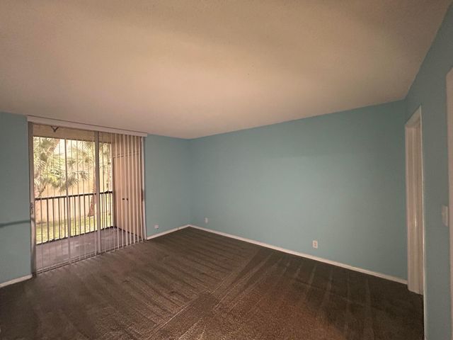 3301 NW 47th Terrace 210, Lauderdale Lakes, FL 33319