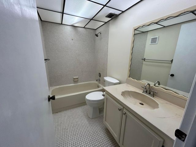 3301 NW 47th Terrace 210, Lauderdale Lakes, FL 33319