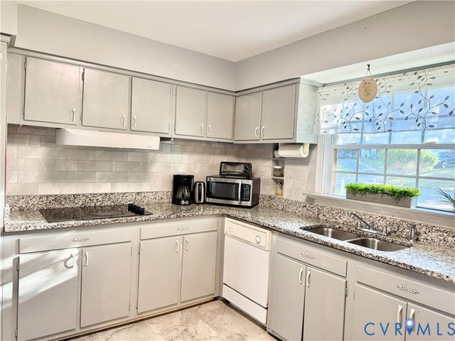 9426 Camrose Rd, Henrico, VA 23229