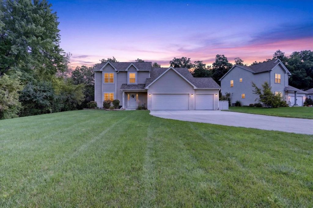 185 N Cranberry Street, Elkhorn, WI 53121