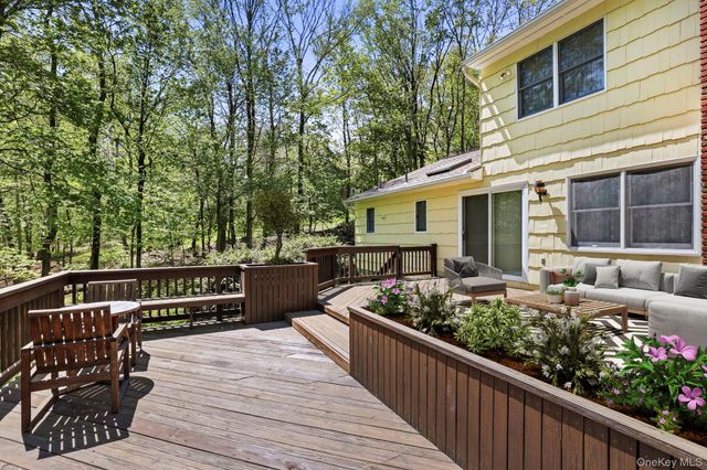 35 Woodcrest Drive, Armonk, NY 10504